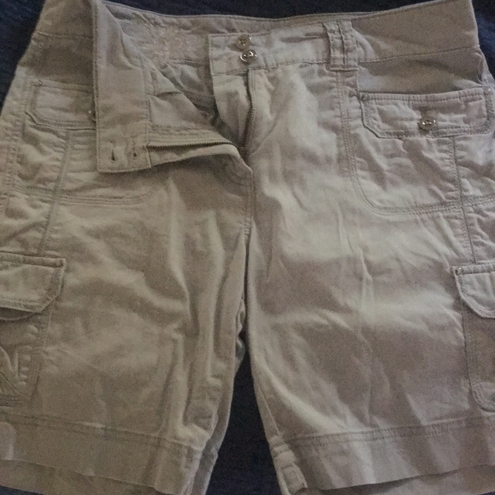 Shorts - Picture 2 of 3